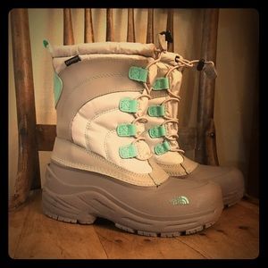 Girls Northface winter boots